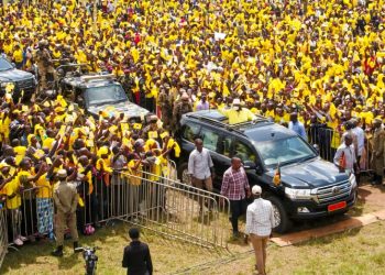 Leaders Tell Museveni Bukomansimbi’s Problems-President Promises Irrigation, Roads, Power and More!