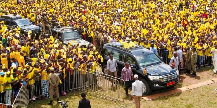 Leaders Tell Museveni Bukomansimbi’s Problems-President Promises Irrigation, Roads, Power and More!