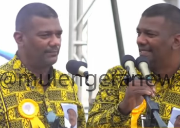 NRM CEC Member Fights for Microphone At Museveni’s Tuesday Kawempe Rally