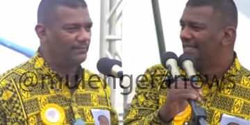 NRM CEC Member Fights for Microphone At Museveni’s Tuesday Kawempe Rally