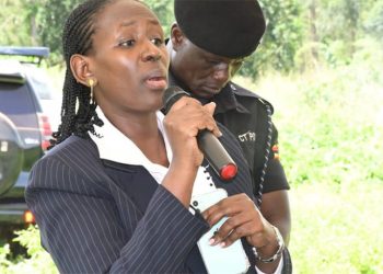 Museveni’s Secretary Barungi Loses Temper Over Muganda Elder for Blocking Family from Accessing Graveyard