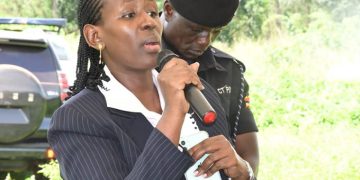 Museveni’s Secretary Barungi Loses Temper Over Muganda Elder for Blocking Family from Accessing Graveyard