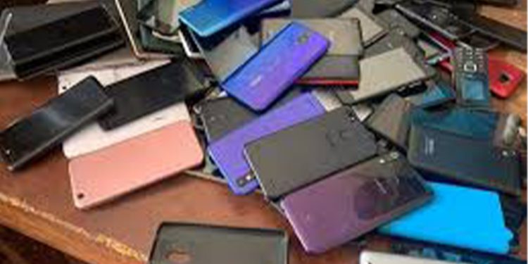 URA Intercepts Smuggled Phones Worth Shs4 Billion